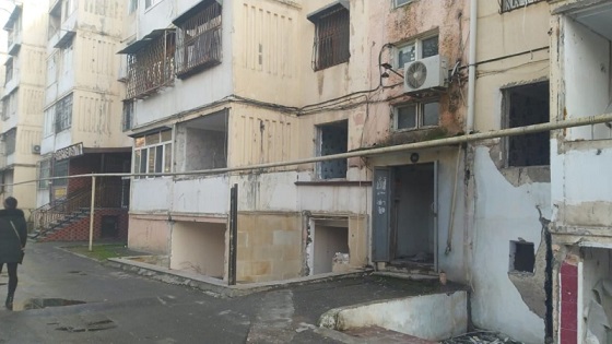Bakının bu ünvanında binalar sökülür (FOTOLAR)