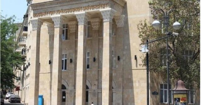 Bakıda universitet ödəniş etməyən tələbələrin siyahısını divardan asdı – FOTOLAR