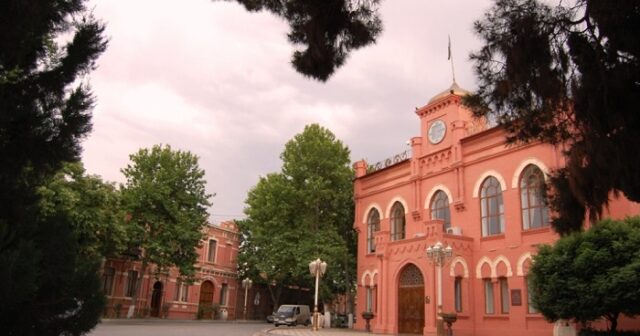 Azərbaycan Dövlət Aqrar Universitetində 17 minlik rüşvət qalmaqalı – maliyyə rəisi ilə rektorun adı keçir…