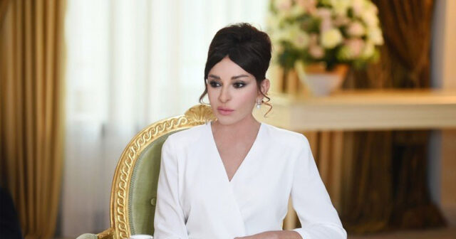 Mehriban Əliyeva Fatma Səttarovanı 100 illik yubileyi münasibətilə təbrik etdi (FOTO)
