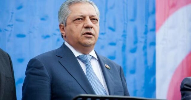 Cavanşir Feyziyev jurnalistləri təhqir edən statusunu sildi