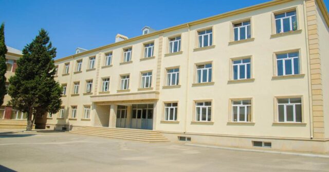 Məktəb direktoru müəllimi TƏHQİR ETDİ – “Ay eşşək, ay sıpa, ay qaban səni öldürtdürəcəyəm” – VİDEO 16+