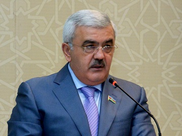 Rövnəq Abdullayev vəzifəsindən azad olundu