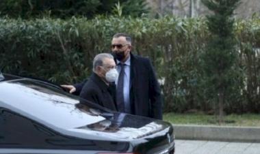 Mehdiyev niyə silahlı mühafizəçilərlə gəzir? – AMEA təkzib etmədi