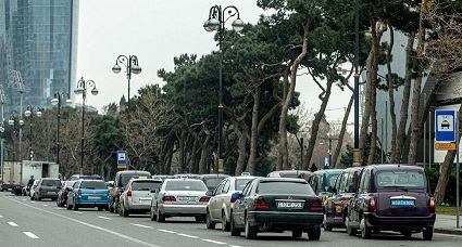 Avtomobilini yolun hərəkət hissəsində və taksi duracaqlarında saxlayanlar 40 manat cərimələnəcək