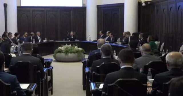 PAŞİNYAN İCLAS KEÇİRİR