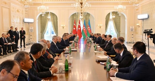 Azərbaycan və Türkiyə liderlərinin geniş tərkibdə görüşü başlayıb