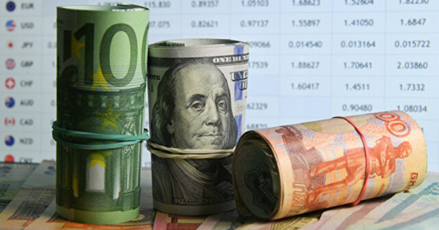 Bir dollar 87, bir avro 95 rubla qalxdı