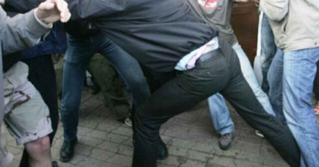 Bakıda məktəbin həyətində kütləvi dava – 2 nəfər bıçaqlandı