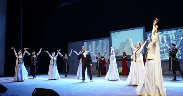 Musiqili Teatrın kollektivi Gəncədə uğurla çıxış edib