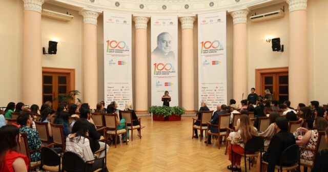 “100 il” adlı gənc rəssamların qrup sərgisi -FOTO