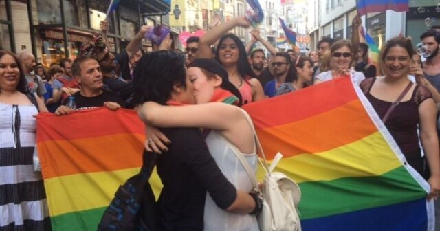 İstanbulda LGBT yürüşləri qadağan edildi