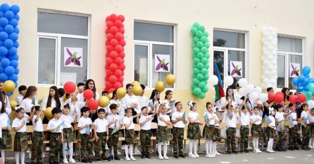 Şirvan Şəhər İcra Hakimiyyətinin başçısı “Son zəng” tədbirində iştirak edib