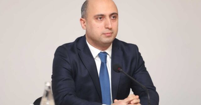 Nazirdən paylaşımında səhv tutan səhifəyə zarafatyana – Cavab