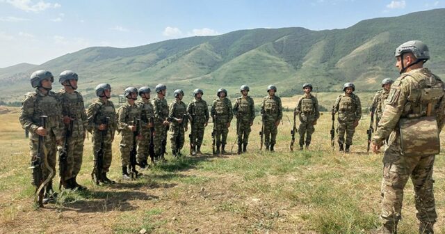 Hərbi vəzifəlilər təlimdə praktiki atış çalışmaları yerinə yetiriblər-VİDEO