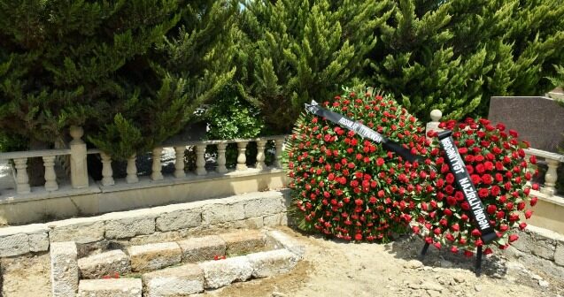 Xalq rəssamı dəfn olundu – Fotolar – Yenilənib