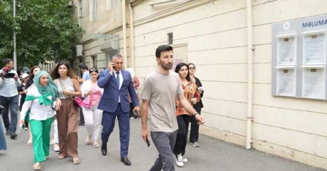 Elm və Təhsil Nazirliyinin qarşısında aksiya: “Yenidən imtahan keçirilsin”