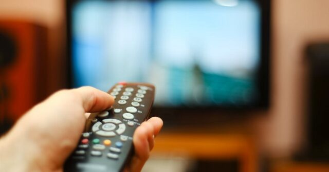 Reklam çarxında xarici dildə mətn səsləndirən televiziyalara xəbərdarlıq edilib – SİYAHI