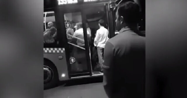 Bakıda sürücü 40 qəpiyə görə yaşlı qadını avtobusa buraxmadı – VİDEO