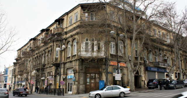 Bakıda tarixi bina sökülür