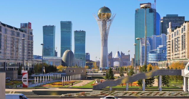 QAZAXISTAN DA KAĞIZ SƏNƏDLƏRİ RƏQƏMSALLAŞDIRIR, BƏS BİZ…?