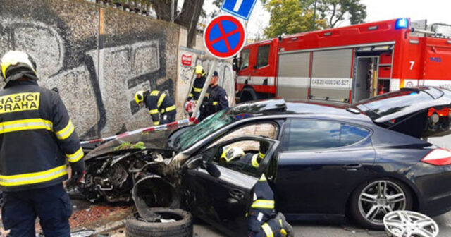 Azərbaycan vətəndaşı Çexiyada “Porshe” ilə polisdən qaçdı, qəzaya düşdü (FOTO)