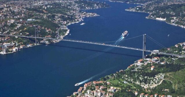 Türkiyə boğazlardan keçid üçün rüsumları artırdı