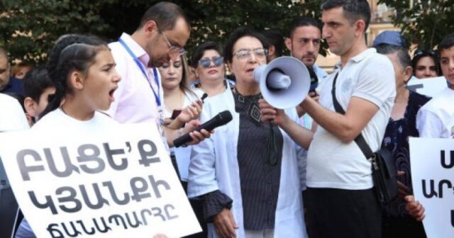 ERMƏNİLƏR İNDİ DƏ BMT QABAĞINDA SÜLƏNİR
