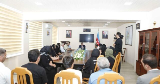 Şirvan Şəhər İcra Hakimiyyətinin başçısı ənənəvi olaraq şəhid ailələri ilə görüşüb