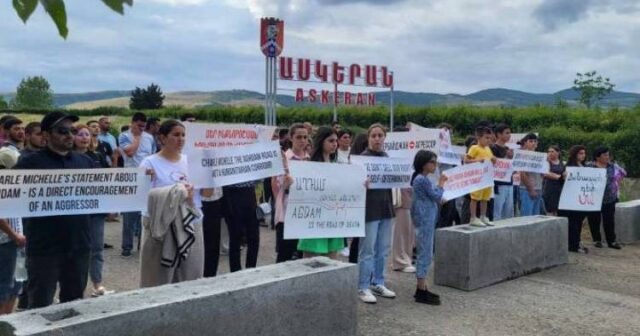 Xankəndidə aksiyada parçalanma: bir qrup erməni meydandan ayrılıb