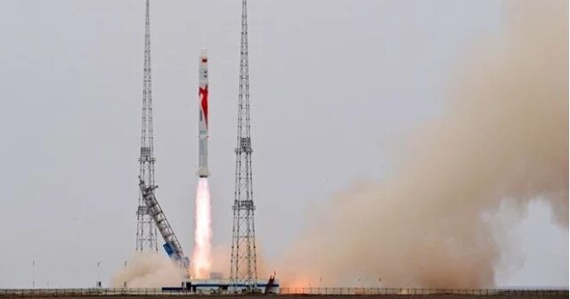 ÇİN DÜNYANIN İLK METANLA İŞLƏYƏN RAKETİNİ KOSMOSA BURAXDI