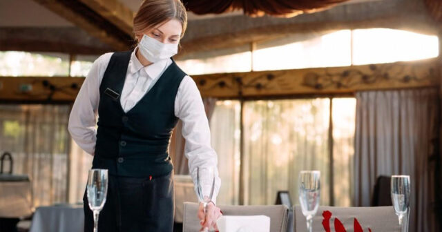 Restoranların xidmət haqqı tələsi: 25 faiz xidmət haqqı qanunidirmi?