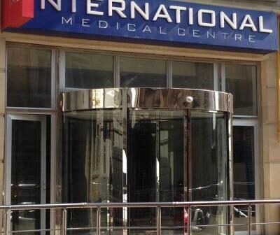 “İNTERNATİONAL 1” KLİNİKASININ GİNEKOLOQU 9 AYLIQ KÖRPƏNİ TƏLƏF EDİB – ŞİKAYƏT