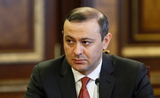QRİQORYAN BAYDENİN MÜŞAVİRİ İLƏ GÖRÜŞDÜ