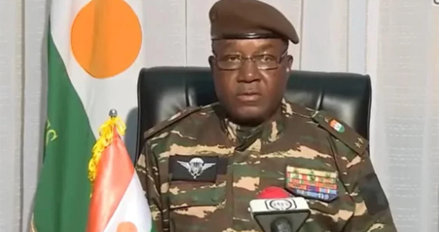 Nigerdə general özünü prezident elan etdi