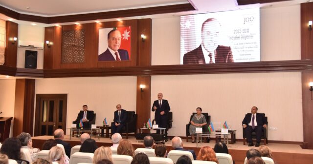 Nəsimi rayonunda geniş müşavirə keçirilib-FOTOLAR