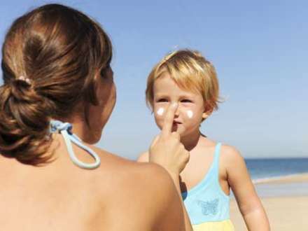 UŞAQLAR ÜÇÜN GÜNƏŞ KREMLƏRİ ALARKƏN DİQQƏTLİ OLUN…