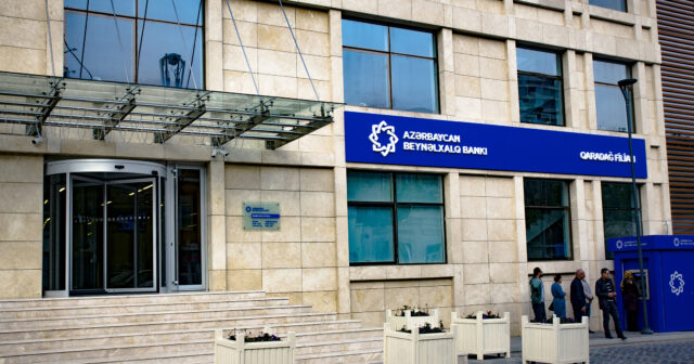 “BEYNƏLXALQ BANK” İKİ ŞİRKƏTLƏ MƏHKƏMƏLİK OLDU