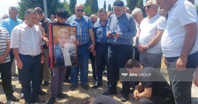 Surət Hüseynov dəfn edildi -FOTO