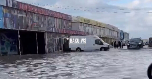“Binə” ticarət mərkəzi su altında qaldı (VİDEO)