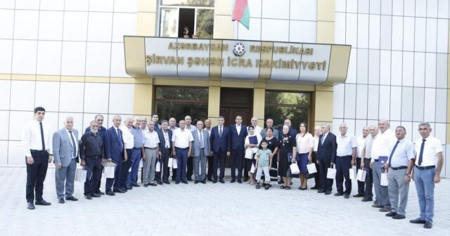 Şirvan İcra Hakimiyyətinin başçısı şəhər ağsaqqalları və ziyalıları ilə görüşüb