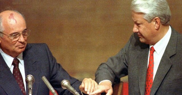 Ruslar Qorbaçov və Yeltsini tarixlərinin ən pis lideri adlandırıblar