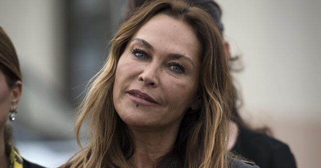 HÜLYA AVŞAR XOŞBƏXTLİK SƏBƏBİNDƏN DANIŞDI: “ÇOX SEVGİLM OLUB…”
