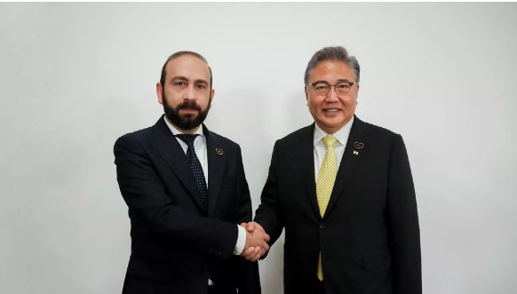 MİRZOYAN CƏNUBİ KOREYALI HƏMKARI İLƏ QARABAĞI MÜZAKİRƏ ETDİ