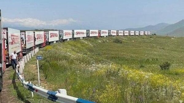 ERMƏNİSTANIN “HUMANİTAR YÜK” ŞOUSUNDA İRAN TIRLARI