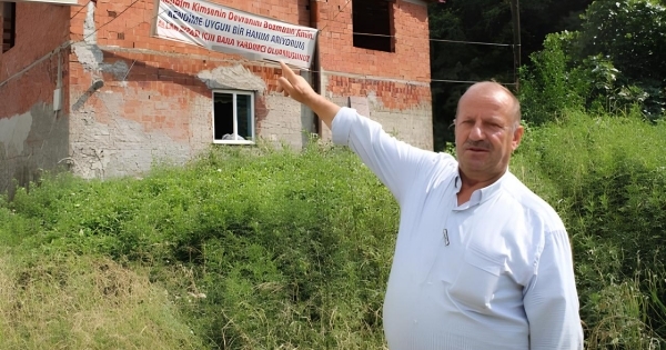 “Təmiz qadın axtarıram, 60-70 kq arası olsun” yazıb divarından asdı – VİDEO – FOTO