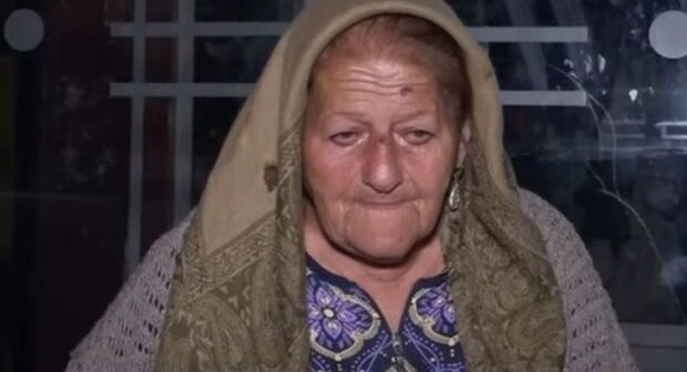 Üzü-gözü yaralı yaşlı qadını küçəyə atdılar – VİDEO