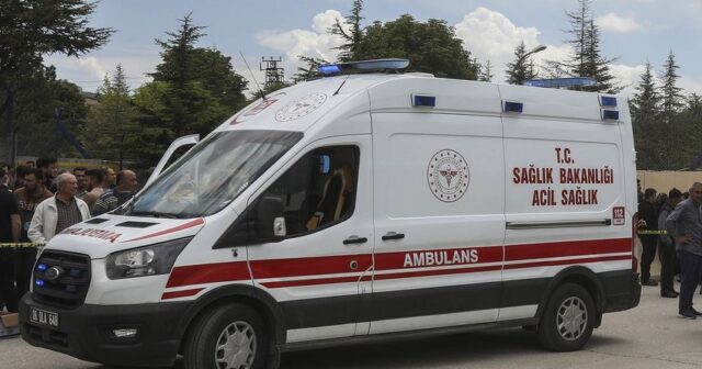 İzmirdə İsveç Konsulluğu qarşısında silahlı hücum olub, yaralanan var