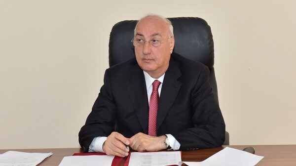 “AZSIĞORTA” ZAKİR FƏRƏCOVU VƏ “AZƏRSU”NU MƏHKƏMƏYƏ VERİB – FAKT