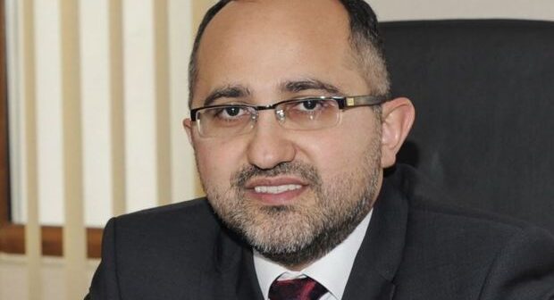 BANKLAR NİYƏ MƏHKƏMƏYƏ VERİLİR? “ƏMANƏTLƏR QAYTARILMIR, KARTDAN VƏSAİT ÇƏKİLİR…” – EKSPERT